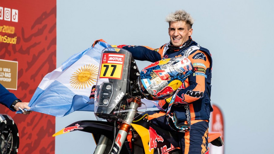 Luciano Benavides sigue imponiéndose en el Rally Dakar y ganó la etapa 9 -  Neuquén Post